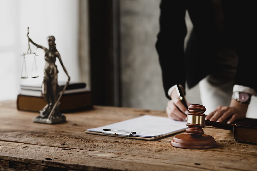 A Comprehensive Guide to the Personal Injury Lawsuit Process: From Paperwork to Courtroom